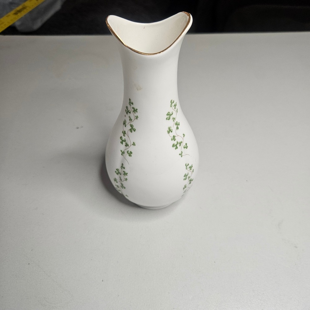 Royal Tara Ireland Fine Bone China Shamrock‎ Bud Vase Gold Rim Handmade Galway